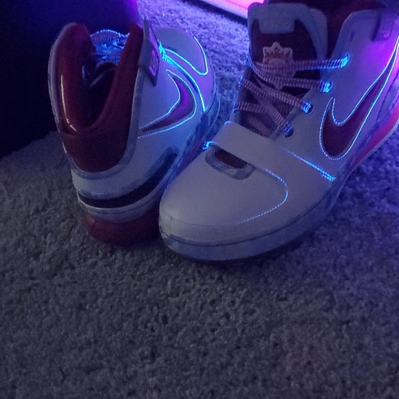 SHOES - Picture 6 of 9